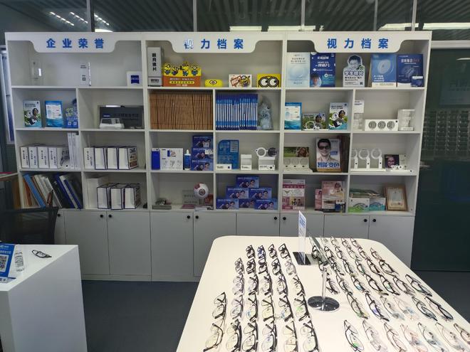 历城区茶色眼镜框推荐：选择目远眼镜批发城