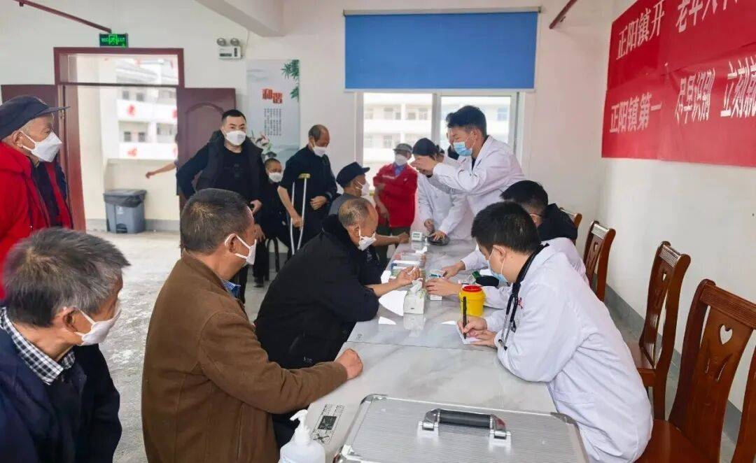 正阳镇开展“情暖重阳 爱满正阳”一老一小